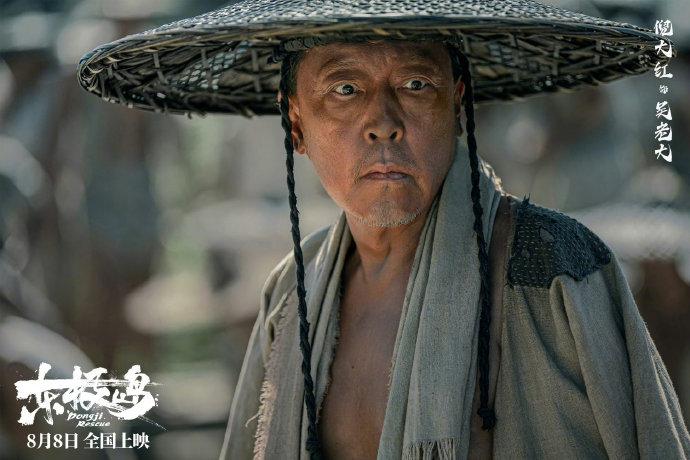 请欣赏《东极岛》主演们这油光水滑又结实紧致的黑皮肌肉线条吧！