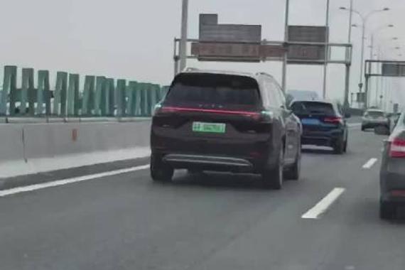美国2019年制定自动驾驶小蓝灯标准，奔驰EQS率先获认证