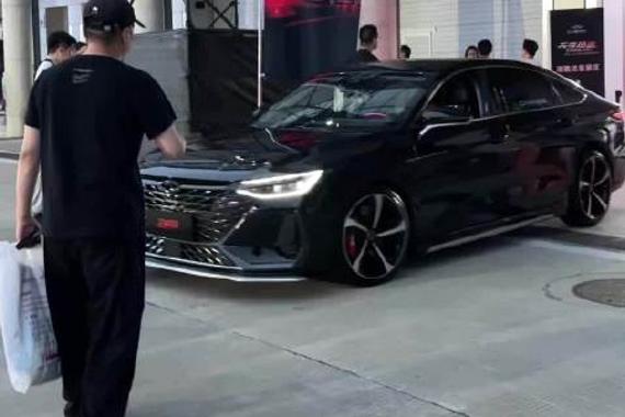 年轻人第一台“RS7” 这车主真是个人才～10万实现奥迪RS7梦想！