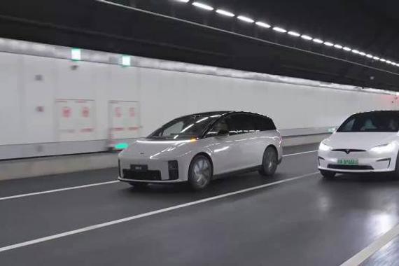 理想i8与特斯拉Model X同框对比,SUV形态界限趋模糊