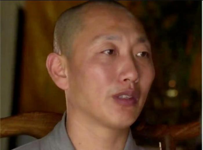 救助百名弃婴的道禄和尚被刑拘 社会捐赠善款大多被其用于高消费