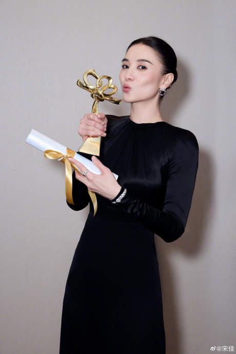 宋佳二封白玉兰最佳女主角发文自贺