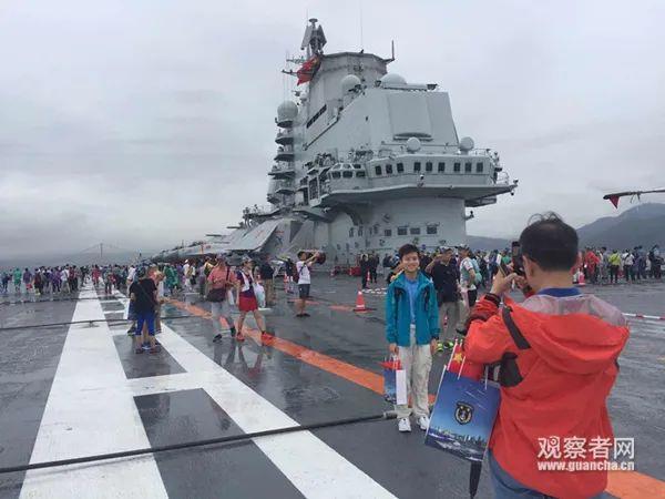 我军两艘航母首次对外开放,为何都设在香港?