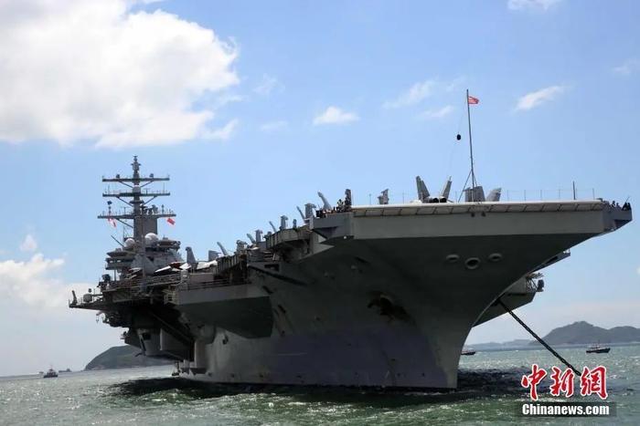 我军两艘航母首次对外开放,为何都设在香港?