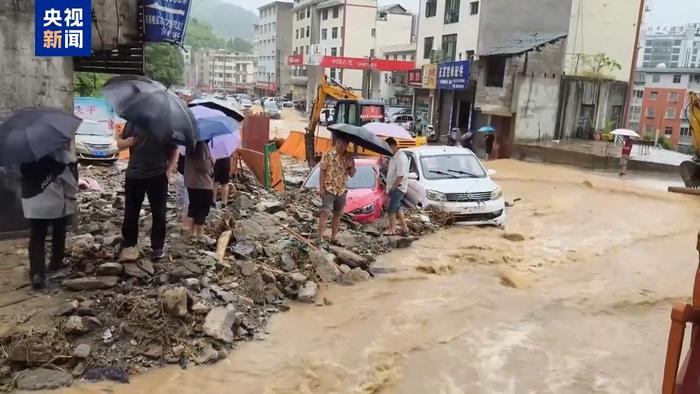 云南威信县黑龙村强降雨疑似致5人失联