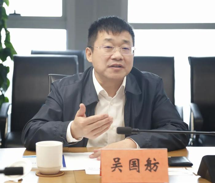 曾任证监会法律部副主任,吴国舫长期借用他人账户违规买卖股票