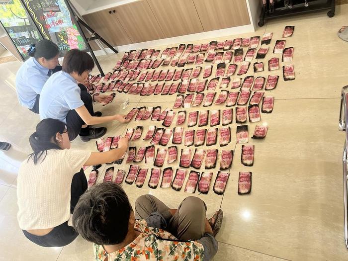 “放心大娘,钱有救” 邹城农商银行“救活”2万元“火烧币”