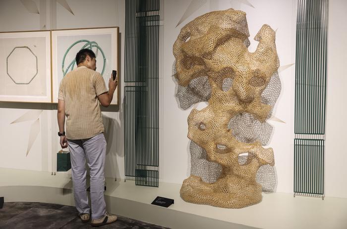 “精雅风华:恭王府与中国时尚”展览开幕,展出近50件服装
