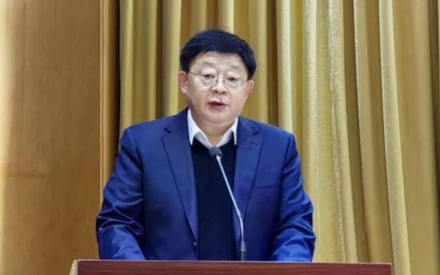 岳隆杰,对中央八项规定精神置若罔闻