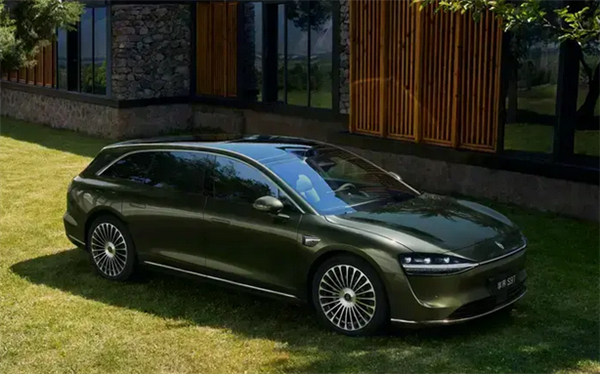 余承东试驾享界S9T_享界_享界S9T红色实车路试