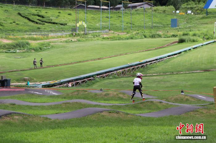 (活力中国调研行)吉林滑雪场换“夏装” 掀山地运动热潮