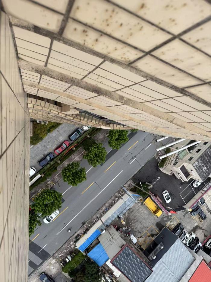 规培护士事件背后:高效职场与敏感内耗的年轻人