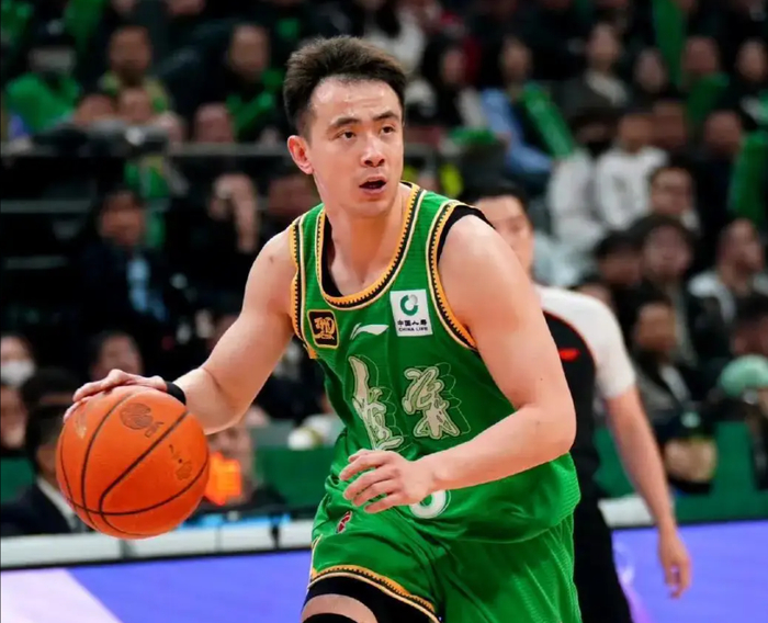 赵继伟归队训练！体型胖了点，今夏需弥补隐患，下赛季或遭挑战！