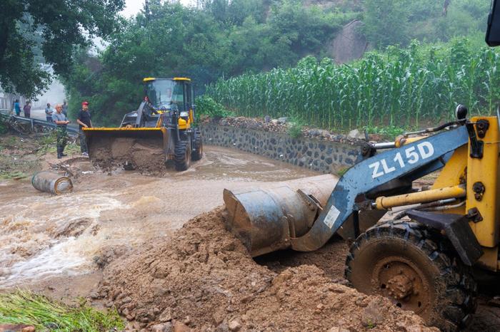 7300平方公里区域拉响红色预警,北京与暴雨鏖战24小时纪实
