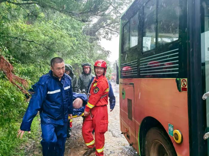 7300平方公里区域拉响红色预警,北京与暴雨鏖战24小时纪实