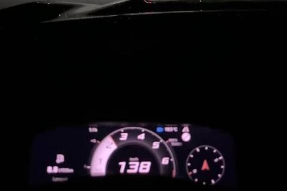 奥迪 Q3 的地毯 ADAS 灯，可以显示行驶信息，太赞了！