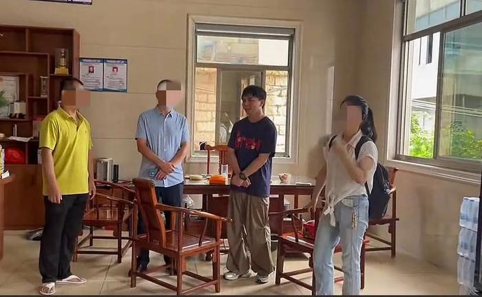 湄洲岛8岁男童被卷入大海生死一线!游客拼尽全力逆浪拽回