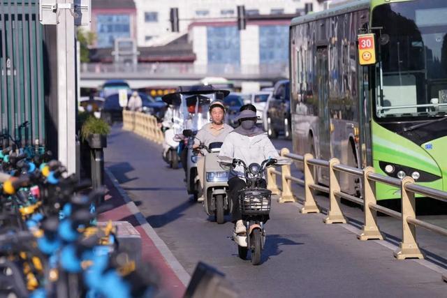 可达42℃!陕川渝鄂等地高温持续,接近或突破历史极值