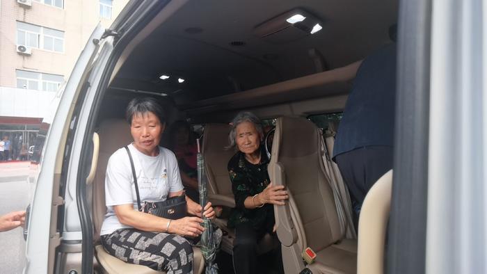 洪水过后十天,跟着怀柔琉璃庙镇的村民回家