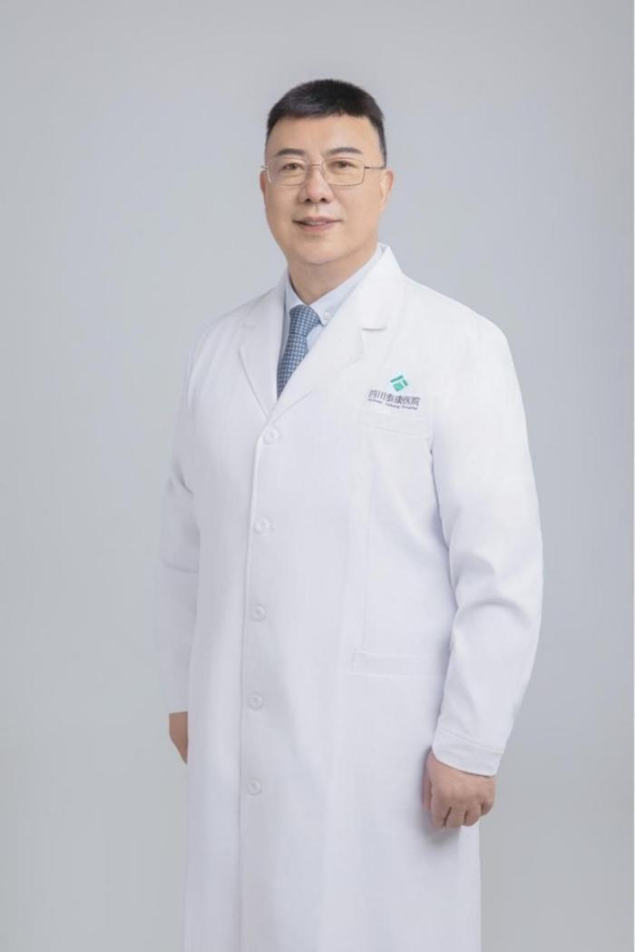 医疗美容科主任叶飞轮：28年外科经验，整形如“庖丁解牛”丨中国医师节一篇读懂
