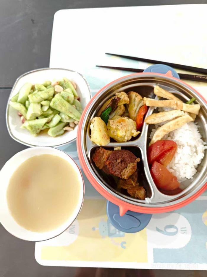 “准00后”大学生,挤进育儿嫂赛道