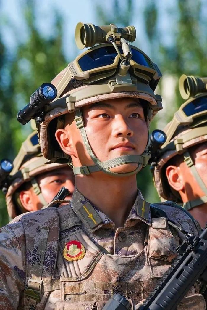 那个在汶川地震中获救的男孩,今年将参加 “九三阅兵”!