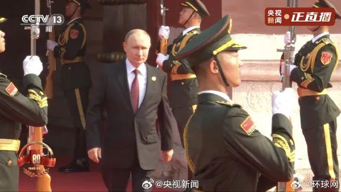 普京、金正恩抵达纪念大会现场