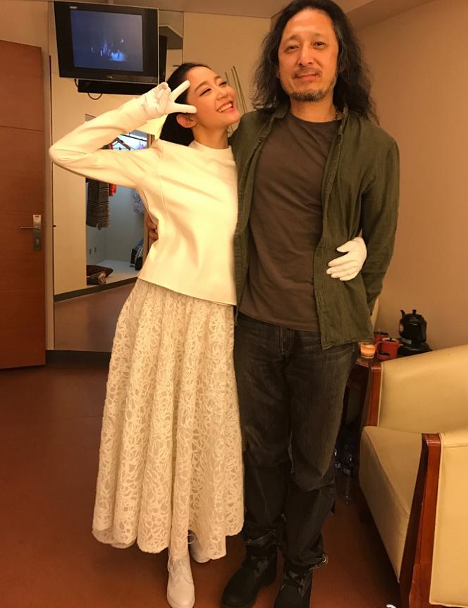 和艺术家结婚是不能谈钱的