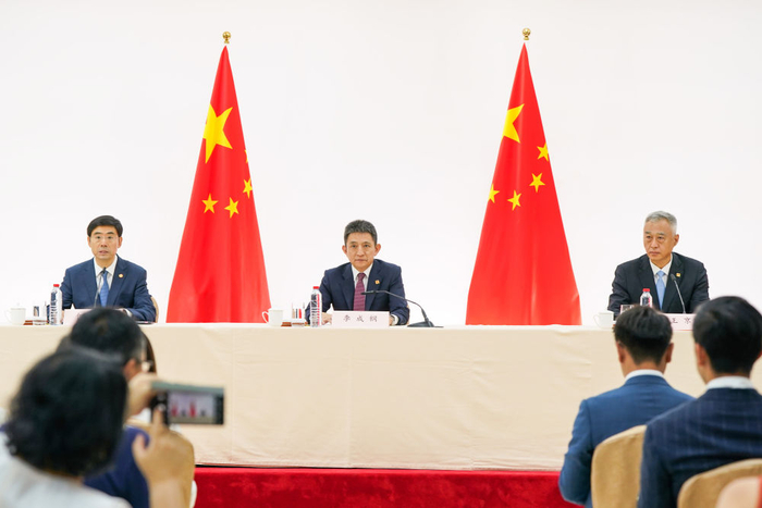 中美商务会谈 w700d1q75cms.jpg?by=cms_fixed_width