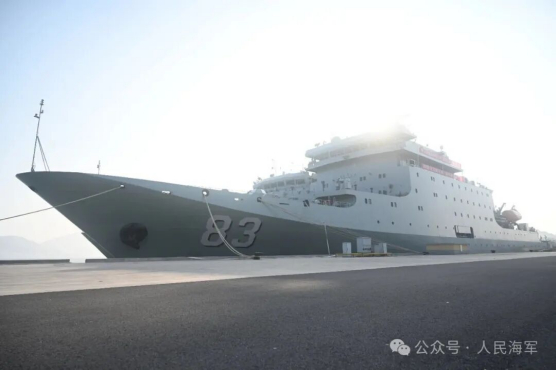 中国海军军舰赴香港，“门票1分多钟被抢完”
