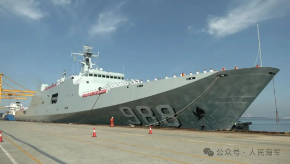 中国海军军舰赴香港，“门票1分多钟被抢完”