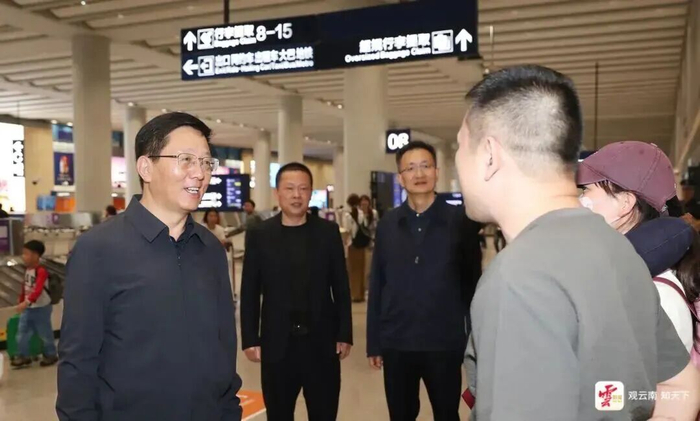 省长节日“暗访”，与旅客一同全程体验值机、安检