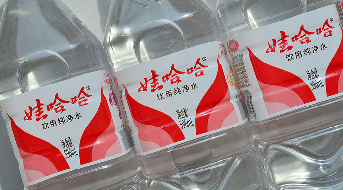 宗馥莉请辞这个月，娃哈哈经历了什么？