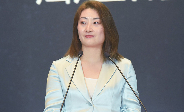 宗馥莉请辞这个月，娃哈哈经历了什么？