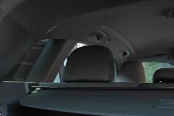 感受下全新奥迪Q5的后备箱和后排座椅 非常nice