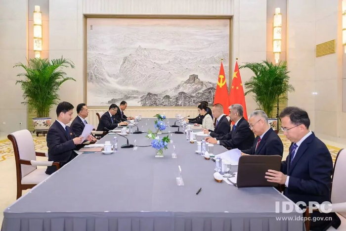 中联部部长刘海星会见朝鲜驻华大使李龙男