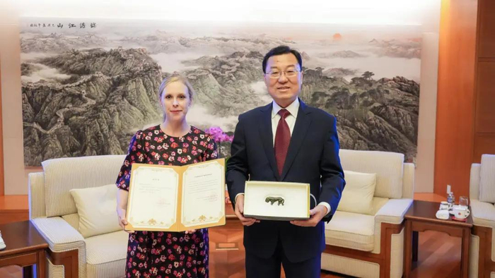 我使馆又一次成功接收美方返还重要文物