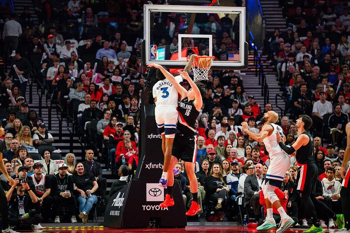 上场5分钟,得2分,1个篮板,杨瀚森体验NBA万事开头难
