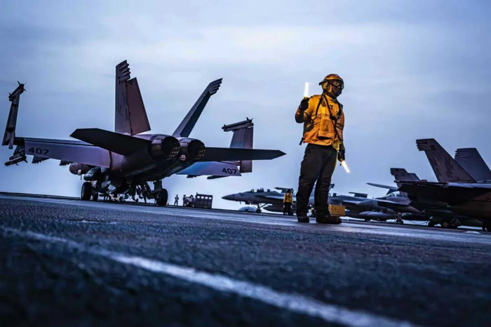 “美军航母摔飞机因电磁攻击”?中国军号发文