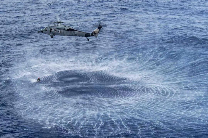 “美军航母摔飞机因电磁攻击”?中国军号发文