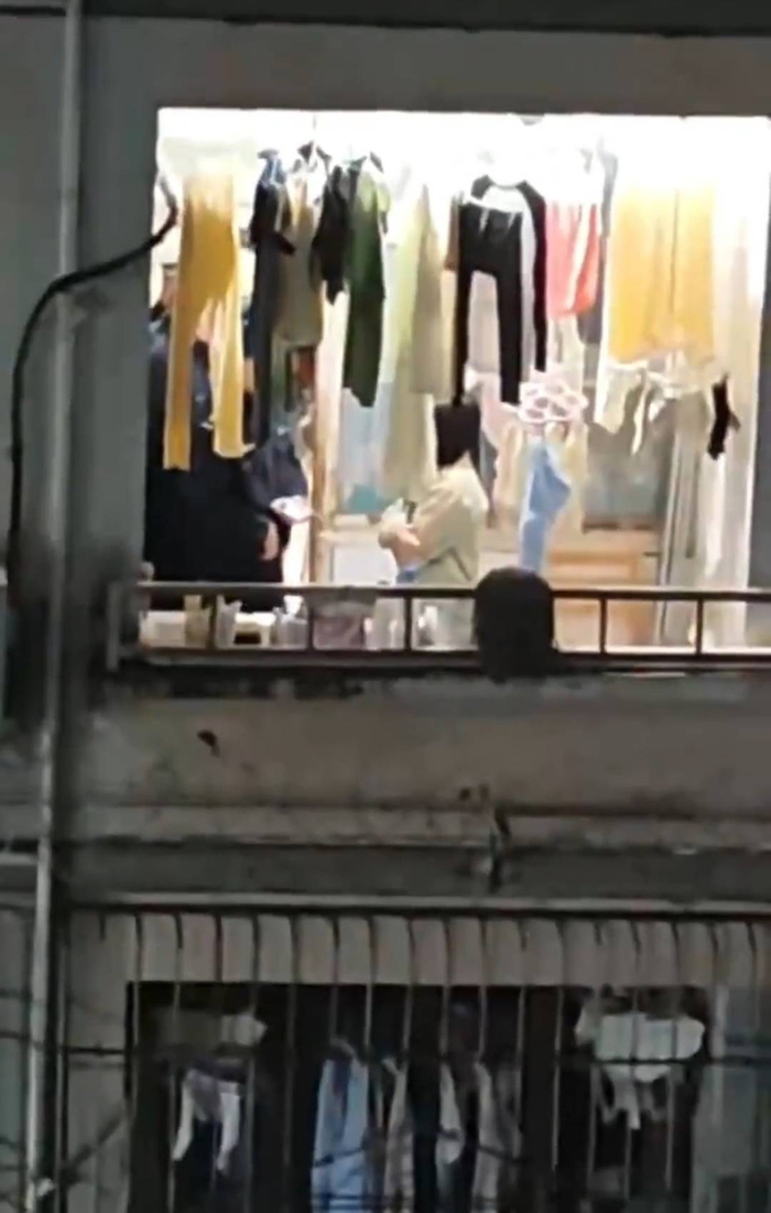 女生宿舍楼学生拍摄的事后视频截图(视频截图)