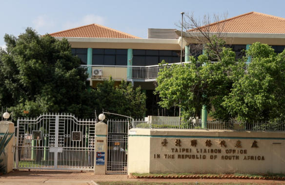 不敢重蹈立陶宛覆辙，爱沙尼亚卡了台当局两年