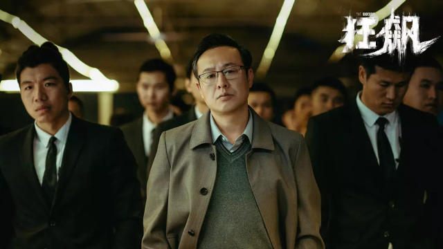 知名演员张颂文救人后，收到锦旗