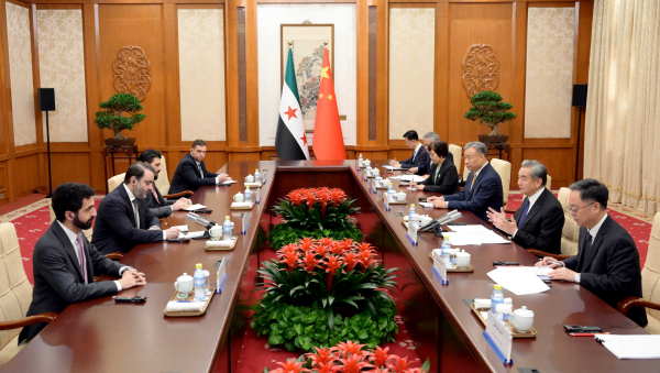 叙利亚过渡政府外长:对中国充满敬意,高度重视对华关系