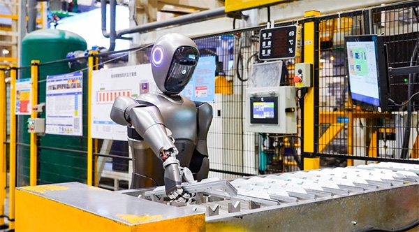 美媒：机器人和人工智能已在重塑中国经济，而美国寸步难行