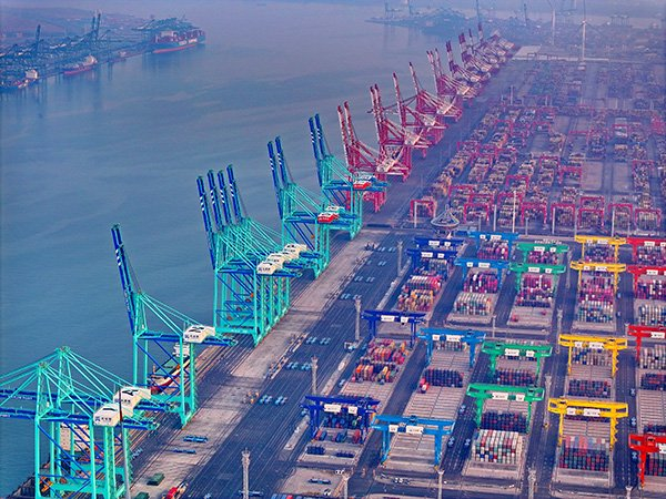 美媒：机器人和人工智能已在重塑中国经济，而美国寸步难行