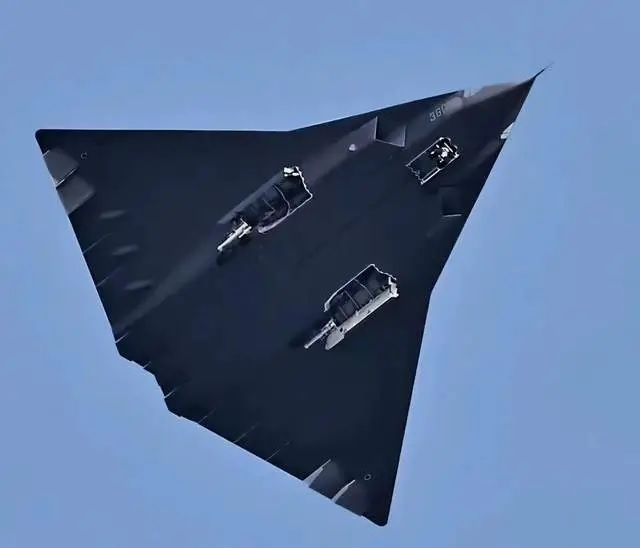 中国六代机新样机使用矢量喷口，引外媒关注