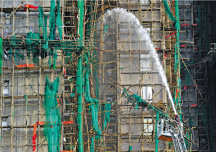 港府：棚网达到阻燃要求，火势迅速蔓延原因是它