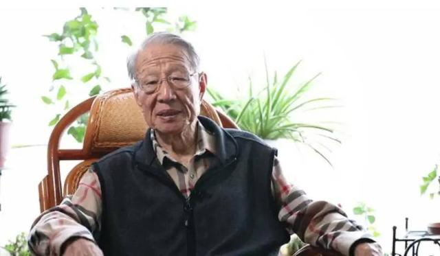 新中国首位奥运旗手张长禄去世