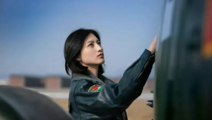 00后“蓝天玫瑰”女飞行员郭万树已顺利通过毕业考核